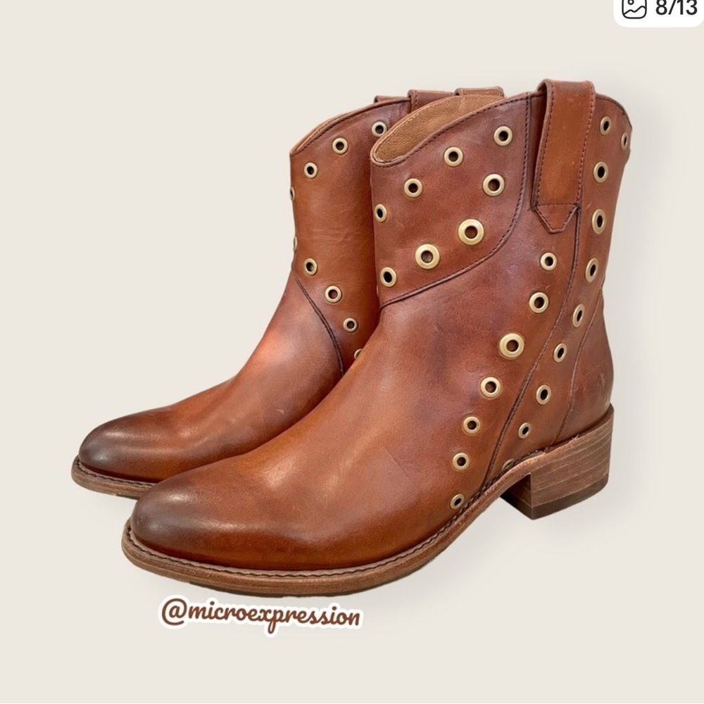 Frye Diana Grommet Cognac Leather Studded Short Moto Pull On Western Ankle Boots